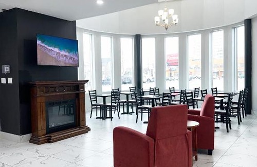 Hamilton Hotel | Premier Inn & Suites - Downtown Hamilton