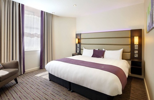 Lydiard Tregoze Hotel | Premier Inn Swindon West - M4 J16
