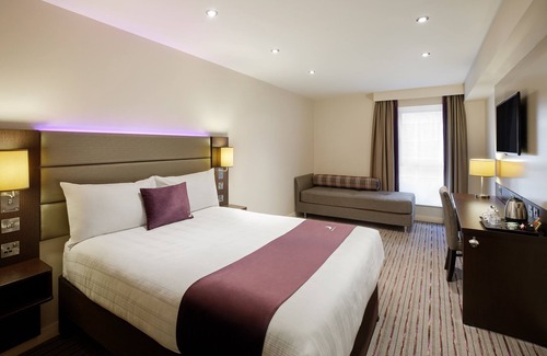 Lydiard Tregoze Hotel | Premier Inn Swindon West - M4 J16