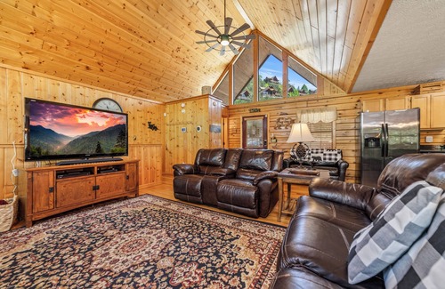 Sevierville Cabin | Premier Location!-Resort Pool-Hot Tub-Game Room-Dollywood-Family Spacious Cabin