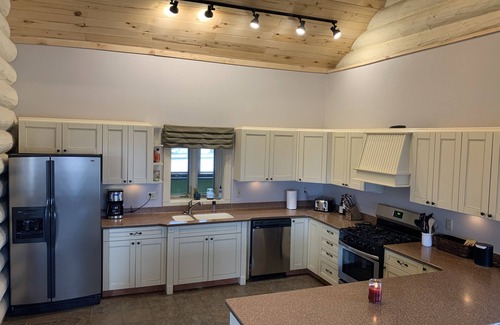 Salida Cabin | Premier log home, 360 views, hot tub, fireplace & sauna.
