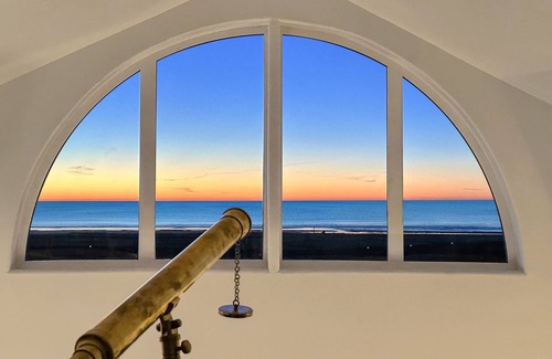 Long Beach House | Premier Ocean Front Boardwalk Townhouse In Downtown Long Beach. Best Location!