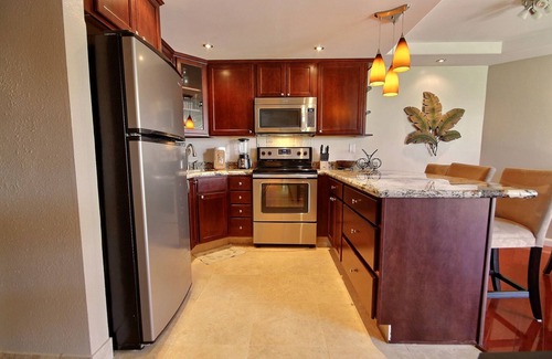 Kihei Condo | Premier Ocean View! King Luxury Bed, A/C, Clean, Cozy, Updated, Wifi, Beach Gear