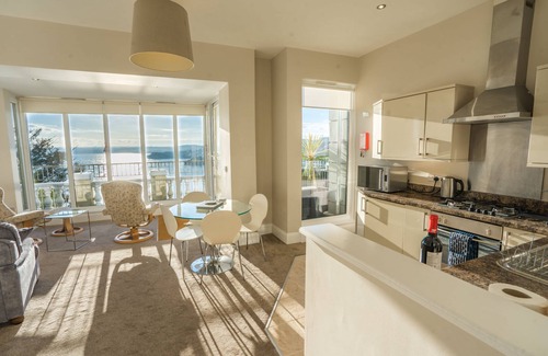 Torquay City Centre Apartment | Premier one bed sea view apartment with balcony