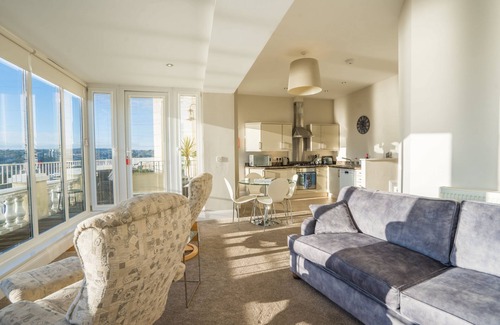 Torquay City Centre Apartment | Premier one bed sea view apartment with balcony