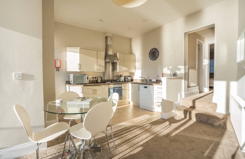 Torquay City Centre Apartment | Premier one bed sea view apartment with balcony