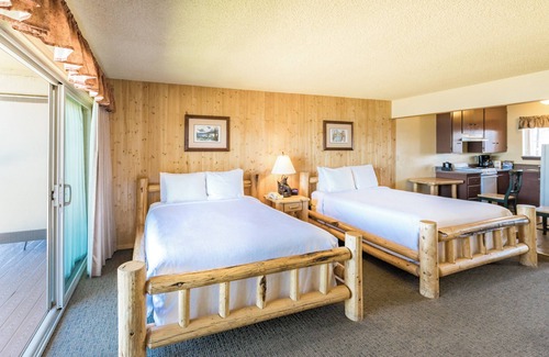 South Lake Tahoe Hotel | Premier Resort Facing Lake Tahoe: Tranquil Trails! Ski and Hiking Nearby