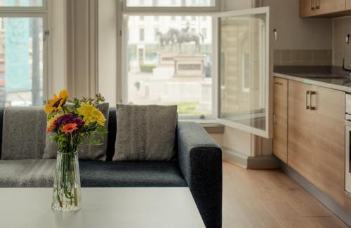 City Centre Glasgow Apartment | PREMIER SUITES PLUS Glasgow George Square