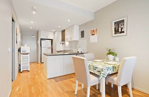 Port Melbourne Apartment | Premiere Port Melbourne Executive Apt near beach!