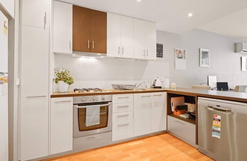 Port Melbourne Apartment | Premiere Port Melbourne Executive Apt near beach!