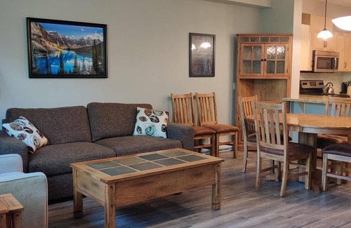 Canmore Condo | Premium 2 Bedroom, 2 Bath Condo w/central Air Conditioning- Lodges at Canmore