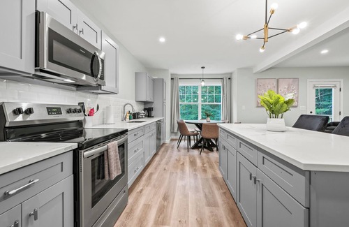 Bloomfield House | Premium 3-Story Townhome | Perfect for Large Groups