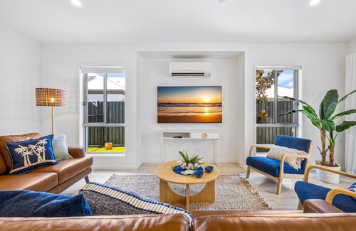 Peregian Beach House | Premium 4-Bed Coastal Escape with BBQ and Pool