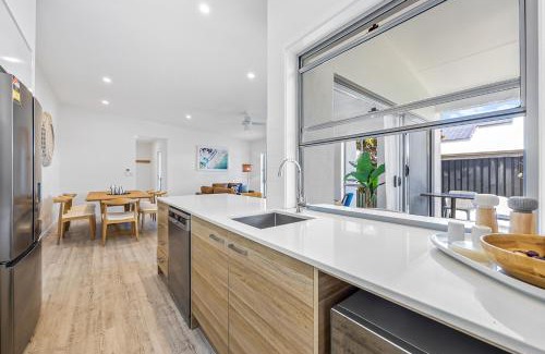 Peregian Beach House | Premium 4-Bed Coastal Escape with BBQ and Pool