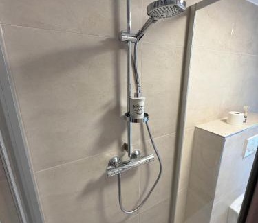 Hamm Apartment | Premium 4 Bett Appartment ,WIFI, Waipu TV, Waschmaschine, Trockner, Küche in Hamm
