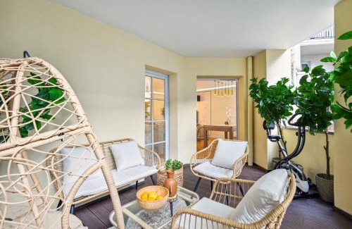 Faubourg de l'Arche Apartment | Premium and spacious apart with terrace and parking
