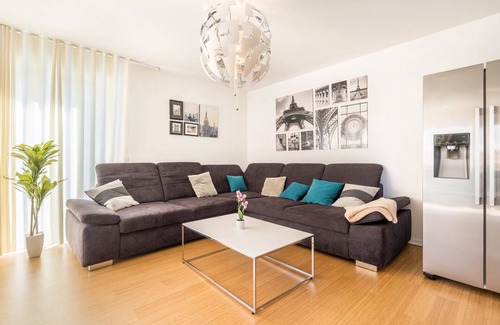 Finsterwalde Apartment | Premium Apartment 'Ernst' 150m², 3 bedrooms, central location, balcony