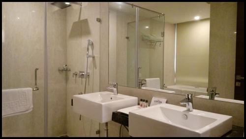 Katghora House | Premium BALCONY ROOMS - HOTEL RR INN ! PURI - short walk from Light House Beach - Swargadwar Beach - Golden Beach - Bengali Market - LIFT-PARKING-WIFI-RESTURANT