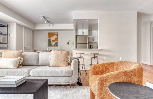 Ballston Apartment | Premium Ballston 2BR w/Concierge, W/D & Pool, near Metro, by Blueground