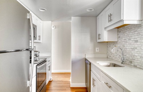 Ballston Apartment | Premium Ballston 2BR w/Concierge, W/D & Pool, near Metro, by Blueground