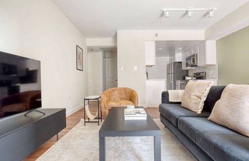 Ballston Apartment | Premium Ballston 1BR w/W/D, Gym & Pool, near Metro, by Blueground