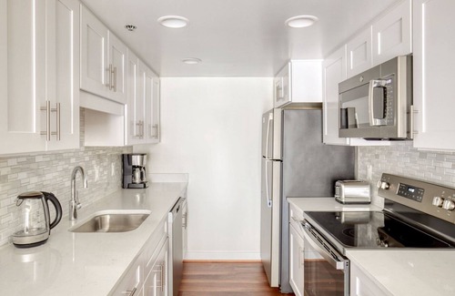 Ballston Apartment | Premium Ballston 1BR w/W/D, Gym & Pool, near Metro, by Blueground