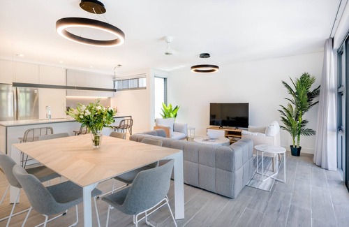 Coogee Apartment | Premium Beachside apartment living in Coogee- E6