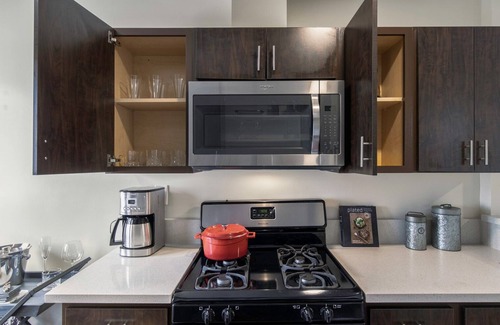 Sawtelle Apartment | Premium Brentwood 1BR w/Pool, walk to San Vicente Blvd., by Blueground