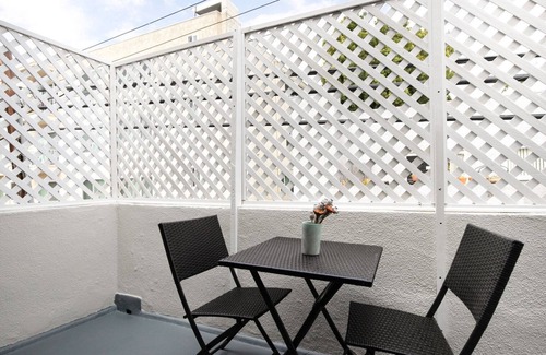 Sawtelle Apartment | Premium Brentwood 1BR w/Pool, walk to San Vicente Blvd., by Blueground