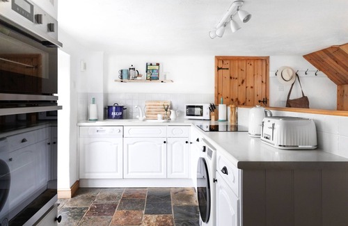 Hartland Cottage | Premium Cottage with Sea View Wistaria Cottage at Downe Cottages