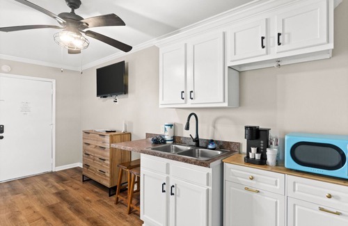 Carolina Beach Hotel | Premium Double Room Hotel- 2 Pools, Near Beach/Boardwalk, No Pets
