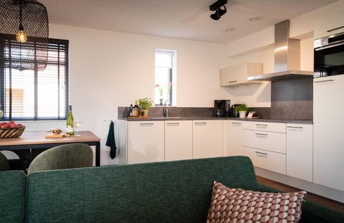 Thorn Villa | Premium Game 8p - Four Bedroom Villa, Sleeps 8