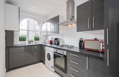 Canary Wharf Apartment | Premium High Ceiling Georgian Luxury Apartment with Parking in Canary Wharf LDN