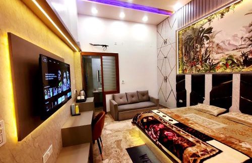 Vrindavan House | Premium Homestay Near Banke Bihari Ji with Power Backup - Free WiFi - Washing Machine etc