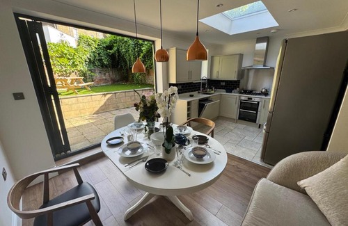 Cantelowes Apartment | Premium House in Camden Town