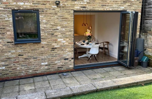 Cantelowes Apartment | Premium House in Camden Town