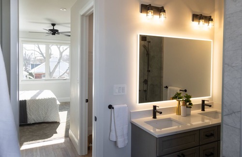 Sarnia House | Premium House located near St. Clair River with Hot Tub