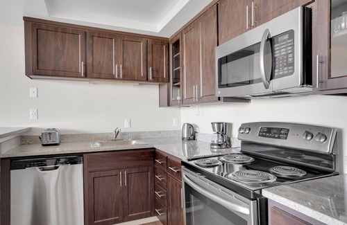 University South Apartment | Premium Palo Alto 1BR w/Pool & Gym, near FB & Google, by Blueground
