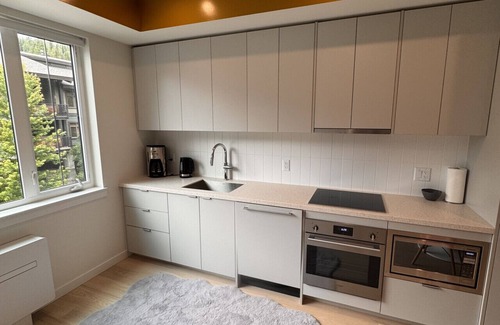 Rossland Apartment | Premium RED Mountain Lodging