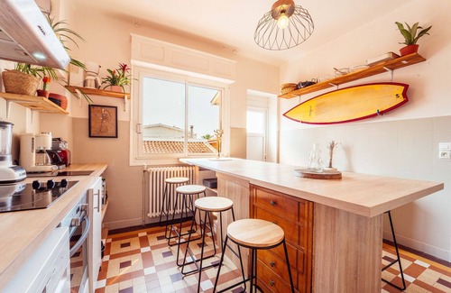 Biscarrosse Plage House | Premium room with queen bed and private shower