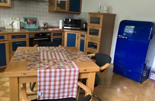 Mittelmeiderich Apartment | Premium Ruhiges ganzes Apartment 90 m 2 Schlafzimmer große Küche Wohnzimmer