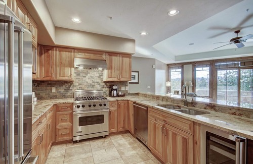 Breckenridge Condo | Premium Ski In Ski Out 3 bedroom Condo at Peak 7