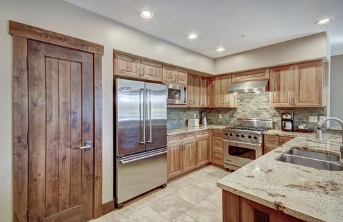 Breckenridge Condo | Premium Ski In Ski Out 3 bedroom Condo at Peak 7