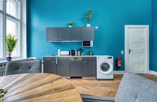 Wilmersdorf Apartment | Premium Suite in West Berlin, Sleeps 4, Family & Group Friendly, 70m to Metro