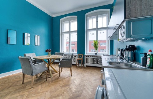 Wilmersdorf Apartment | Premium Suite in West Berlin, Sleeps 4, Family & Group Friendly, 70m to Metro
