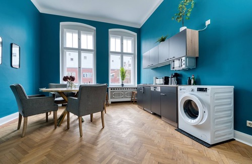 Wilmersdorf Apartment | Premium Suite in West Berlin, Sleeps 4, Family & Group Friendly, 70m to Metro