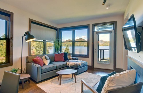 Lac Superieur Village House | Premium suite with lake view and resort access