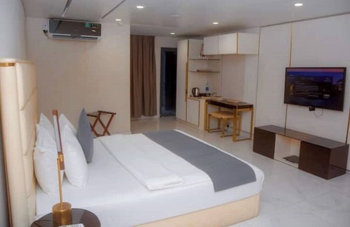 Lekki Phase 1 Hotel | Premiumdeluxe/breakfast/Spa/wi-fi