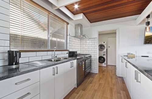 Lakes Entrance House | Prepare to immerse yourself in Lakes Entrance and create cherished memories