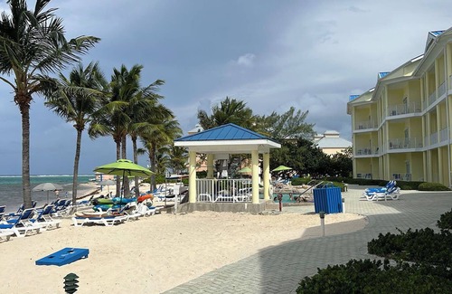 Colliers Bay Condo | President's Wk-Oceanfront spacious beautiful Studio apartment with private patio